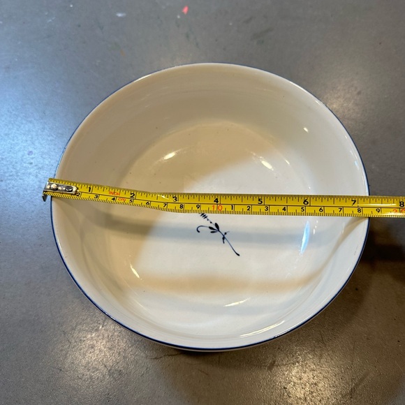 Excellent used condition. No chips or cracks. Beautiful bowl. - Picture 3 of 5